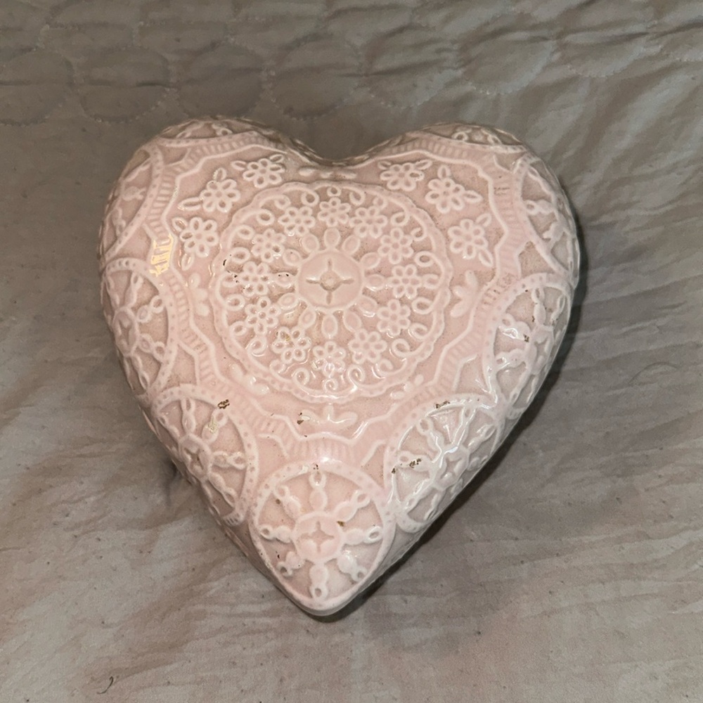 KATE WILLIAMS WHITE CERAMIC DOILY LACE DESIGN TRINKET CANDY DISH JEWELRY BOX